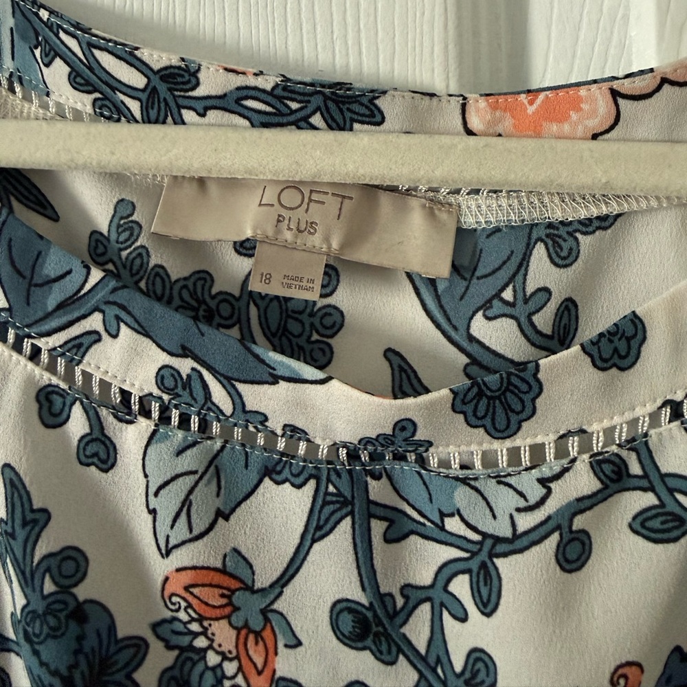 LOFT Size 18 Floral Long Sleeved Blouse 🌀 - Picture 5 of 10